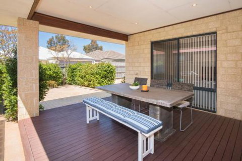 Acrosstheway - Sunshine Coast Guide 6