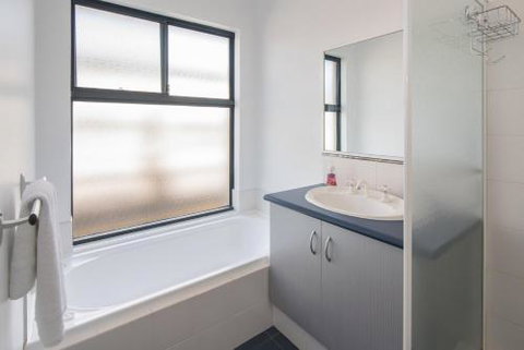 Acrosstheway - Sunshine Coast Guide 3