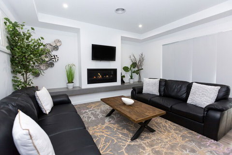 Two Ten Luxury CBD Accommodation - Sunshine Coast Guide 1