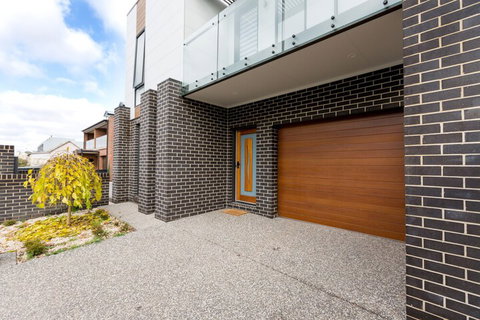 Two Ten Luxury CBD Accommodation - Sunshine Coast Guide 0