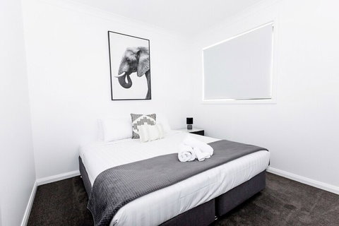 Two Ten Luxury CBD Accommodation - Sunshine Coast Guide 3