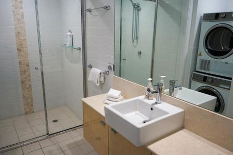 Luxury Apartment Perfect Location - Sunshine Coast Guide 3