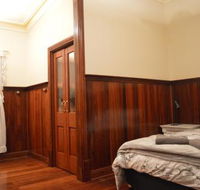 Gargoyle Lodge - Sunshine Coast Guide