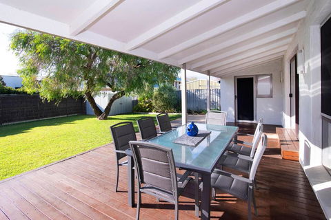 GIFFORD HOUSE - Sunshine Coast Guide 6