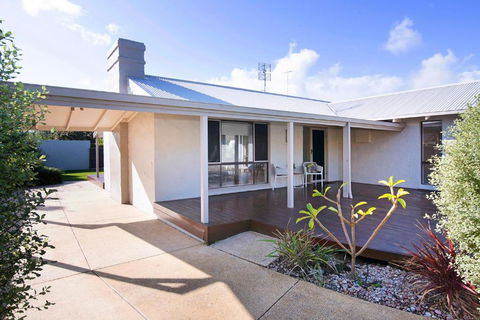 GIFFORD HOUSE - Sunshine Coast Guide 3