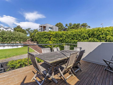 Elizas Townhouse - Sunshine Coast Guide 1
