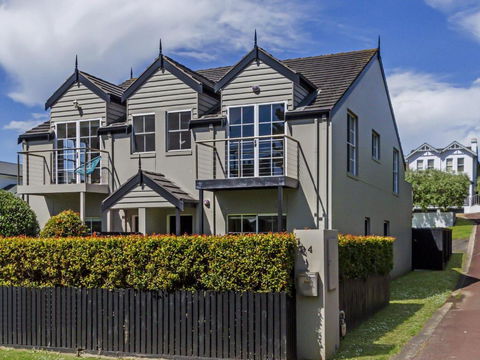 Elizas Townhouse - Sunshine Coast Guide 3