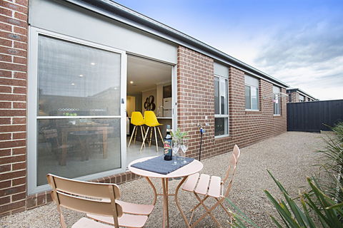 BOUTIQUE STAYS - Carinya - Sunshine Coast Guide 0