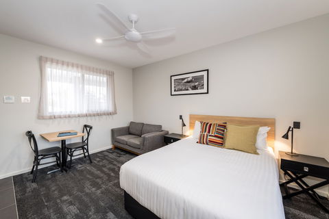 Avenue Motel Apartments - Sunshine Coast Guide 2