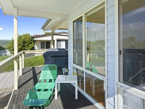 VALLEY VIEWS 10 Valley Heights Drive - Sunshine Coast Guide 1