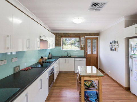 Broadbeach Retreat 32 Broadbeach Drive - Sunshine Coast Guide 5