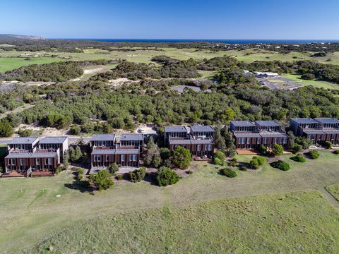 DREW Stay On St. Andrews Top Rated Golf Course - Sunshine Coast Guide 3
