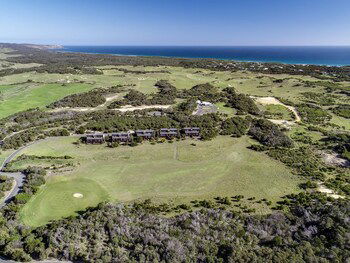 DREW Stay On St. Andrews Top Rated Golf Course - Sunshine Coast Guide 0