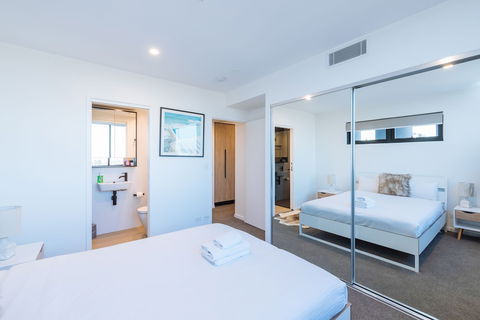Airtrip Apartments On Deshon St - Sunshine Coast Guide 1