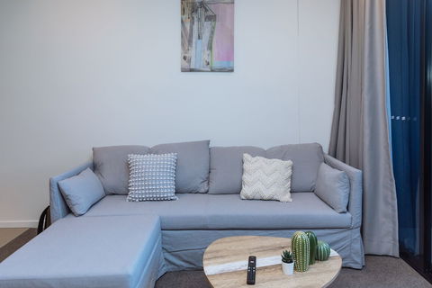 Airtrip Apartments On Deshon St - Sunshine Coast Guide 6