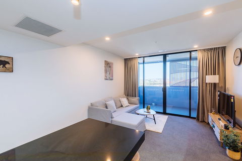 Airtrip Apartments On Deshon St - Sunshine Coast Guide 2