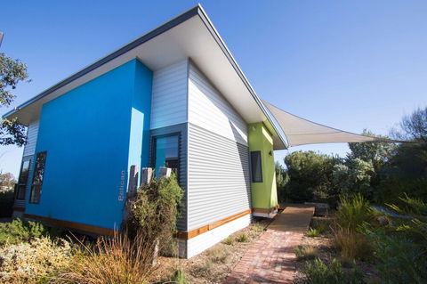 Coorong Cabins - Pelican Cabin - Sunshine Coast Guide 0