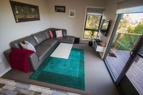 Coorong Cabins - Pelican Cabin - Sunshine Coast Guide 4