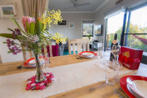 Coorong Cabins - Pelican Cabin - Sunshine Coast Guide 2