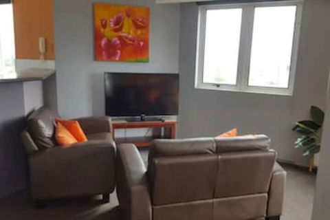 Affordable Unit Minutes To The Heart Of Surfers Paradise - Sunshine Coast Guide 0