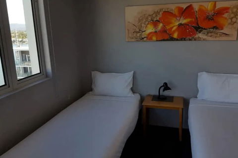 Affordable Unit Minutes To The Heart Of Surfers Paradise - Sunshine Coast Guide 5