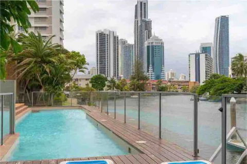 Affordable Unit Minutes To The Heart Of Surfers Paradise - Sunshine Coast Guide 3