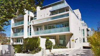 Apartment On Broadway - Sunshine Coast Guide 5