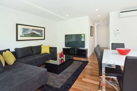 Apartment On Broadway - Sunshine Coast Guide 0