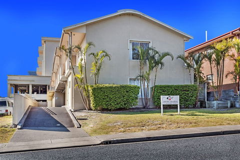 Zenith Unit 7 / 10 Messines Street - Sunshine Coast Guide 0