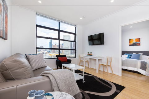 ROLAND, 1BDR Melbourne Apartment - Sunshine Coast Guide 2