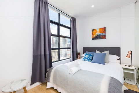 ROLAND, 1BDR Melbourne Apartment - Sunshine Coast Guide 1