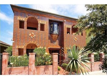 The Beach Breeze - Sunshine Coast Guide 1