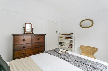 The Beach Breeze - Sunshine Coast Guide 3