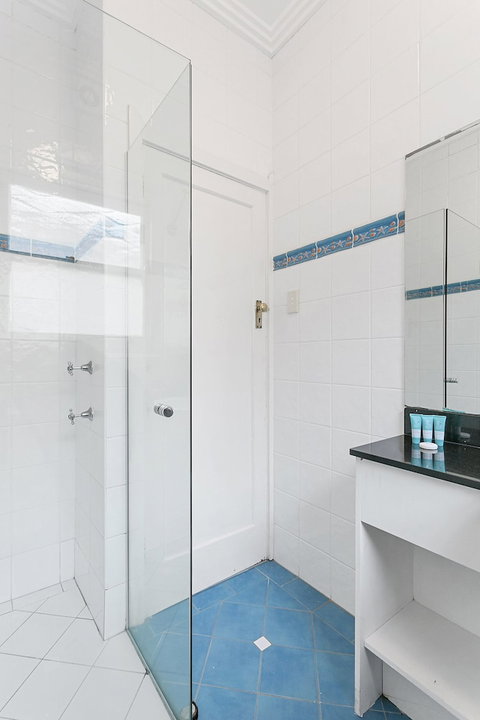 The Beach Breeze - Sunshine Coast Guide 6