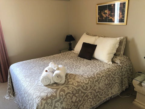 Castlereagh On Middleton - Apartment 4 - Sunshine Coast Guide 5