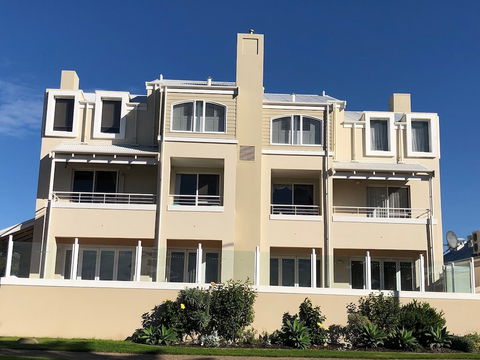 Castlereagh On Middleton - Apartment 4 - Sunshine Coast Guide 1