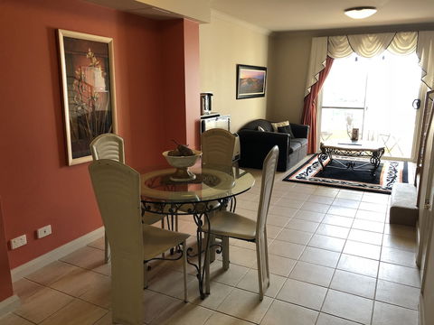 Castlereagh On Middleton - Apartment 4 - Sunshine Coast Guide 4