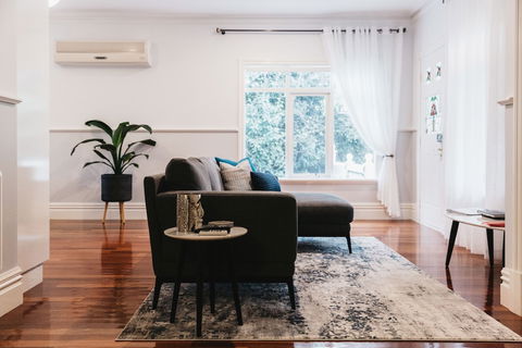 1000 Reasons - Sunshine Coast Guide 2
