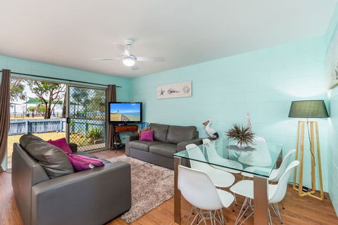 Charm & Comfort In This Ground Floor Unit With Water Views! Welsby Pde Bongaree - Sunshine Coast Guide 4
