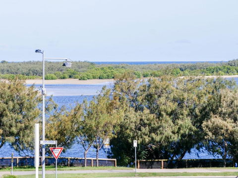 Explorer Cove Unit 6 31 Kennedy Pde - Sunshine Coast Guide 6