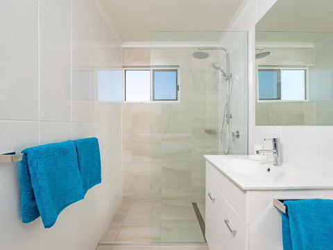 Explorer Cove Unit 6 31 Kennedy Pde - Sunshine Coast Guide 5