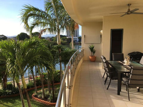 No1 The Strand - Sunshine Coast Guide 2