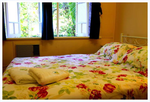 Coral Lodge Bed & Breakfast Inn - Sunshine Coast Guide 2