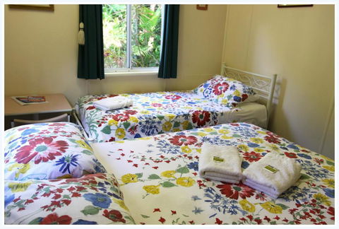 Coral Lodge Bed & Breakfast Inn - Sunshine Coast Guide 1