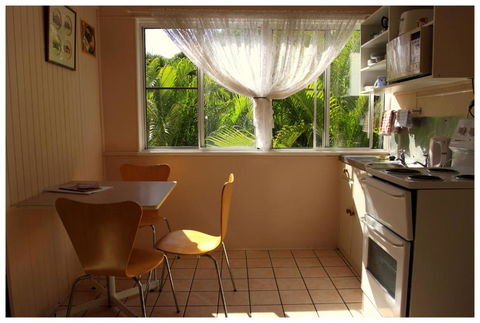 Coral Lodge Bed & Breakfast Inn - Sunshine Coast Guide 3