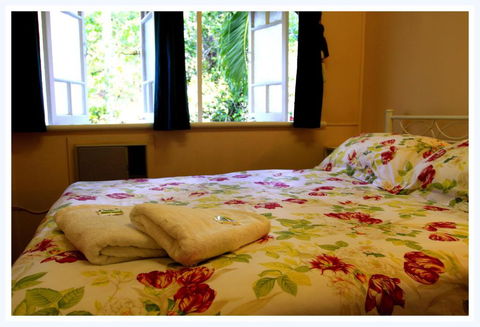 Coral Lodge Bed & Breakfast Inn - Sunshine Coast Guide 4