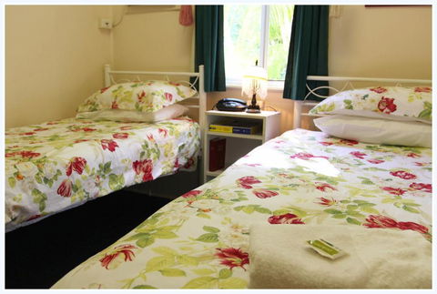 Coral Lodge Bed & Breakfast Inn - Sunshine Coast Guide 6