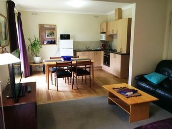 Acacia House Retreat Daylesford - Sunshine Coast Guide 3
