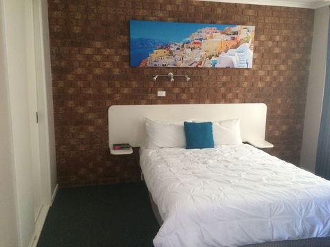 Portarlington Beach Motel - Sunshine Coast Guide 5