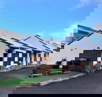 Coastal Motel - Sunshine Coast Guide